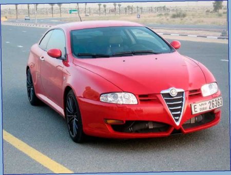 Alfa Romeo GT вид спереди